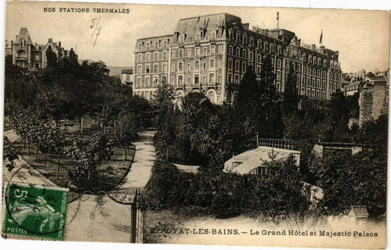 Carte postale ancienne Royat-les-Bains - Le Grand Hotel Et à Royat