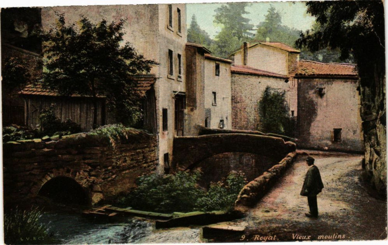 Carte postale ancienne Royat - Vieux Moulins à Royat
