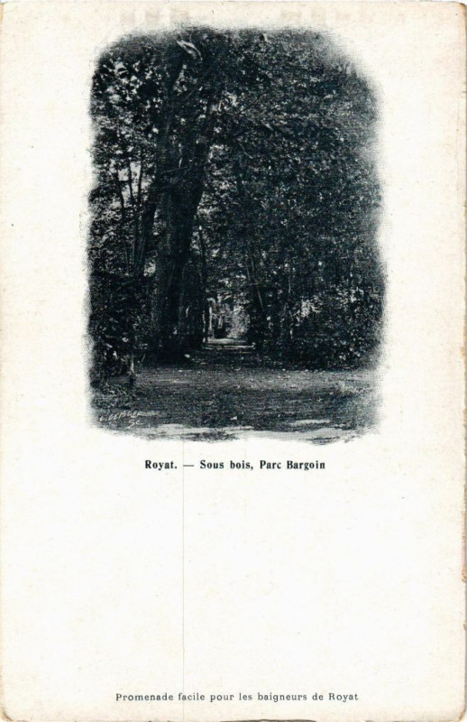 Carte postale ancienne Royat - Sous bois parc bargoin à Royat