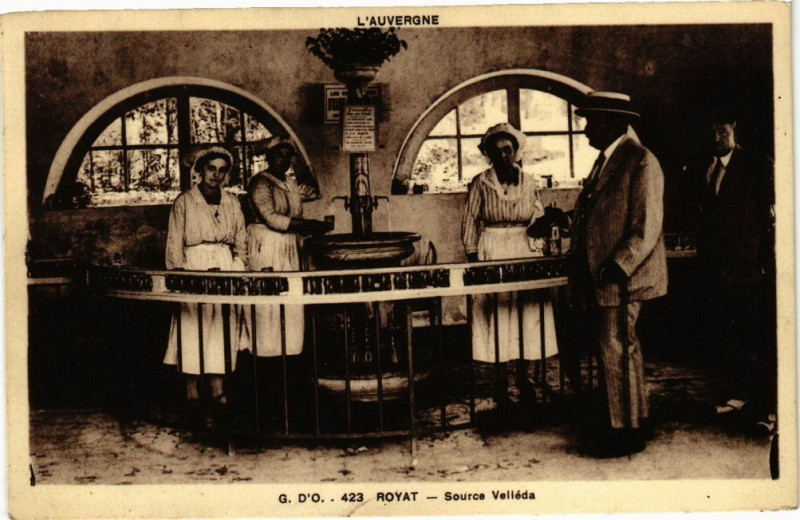Carte postale ancienne Royat - Source velleda à Royat