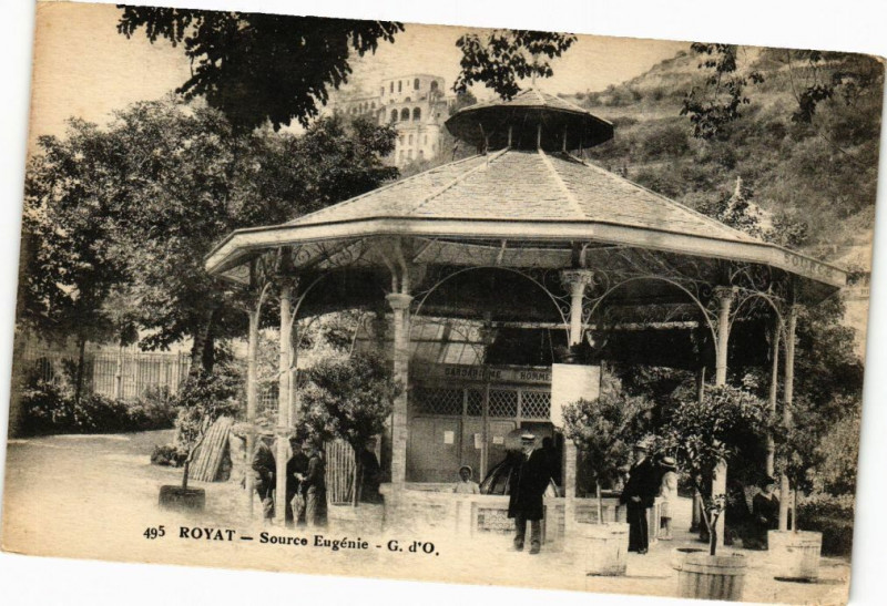 Carte postale ancienne Royat - Source eugenie à Royat