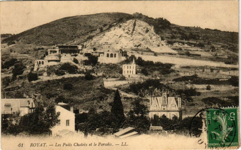 Carte postale ancienne Royat - Les puits chateix à Royat