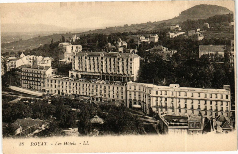 Carte postale ancienne Royat - Les hotels à Royat