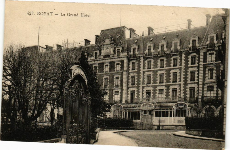 Carte postale ancienne Royat - Le Grand hotel à Royat