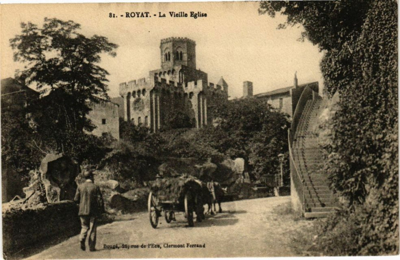 Carte postale ancienne Royat - La vieille Eglise à Royat