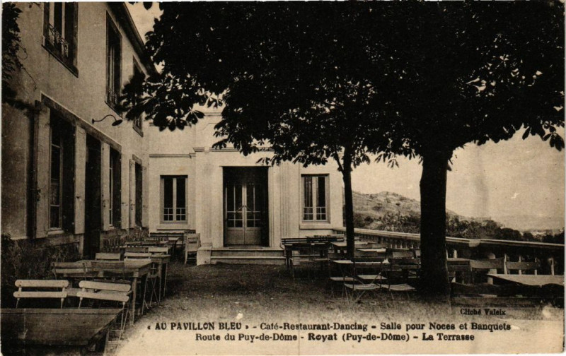 Carte postale ancienne Royat - La terrasse à Royat