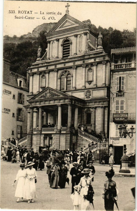 Carte postale ancienne Royat - La sortie du à Royat