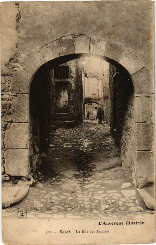 Carte postale ancienne Royat - La des arcades à Royat