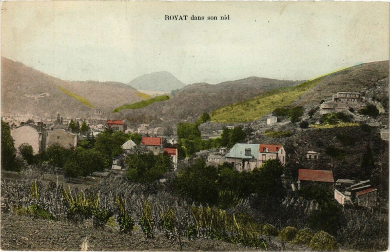 Carte postale ancienne Royat - Dans son nid à Royat