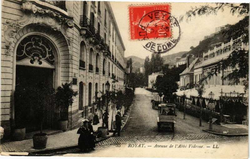 Carte postale ancienne Royat - Avenue de l'abbe vedrine à Royat