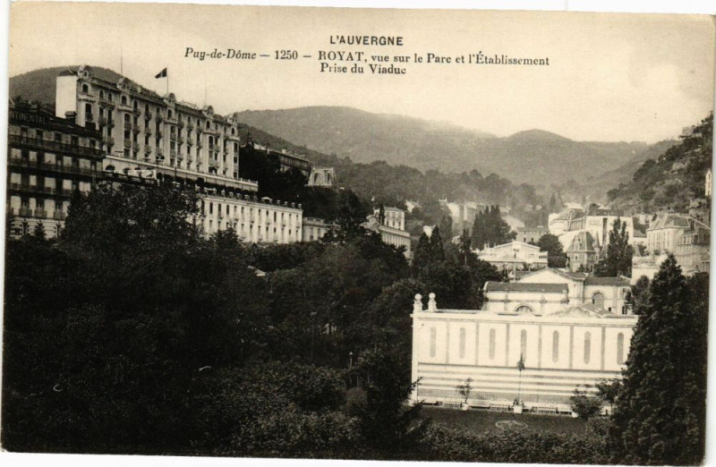 Carte postale ancienne Royat - Vue sur le parc et l'Etabl. à Royat