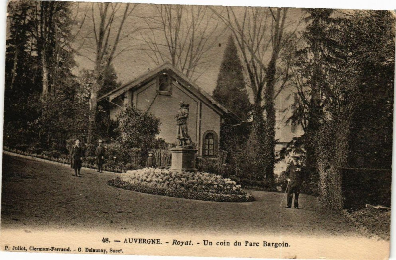 Carte postale ancienne Royat - Un coin du parc bargoin à Royat