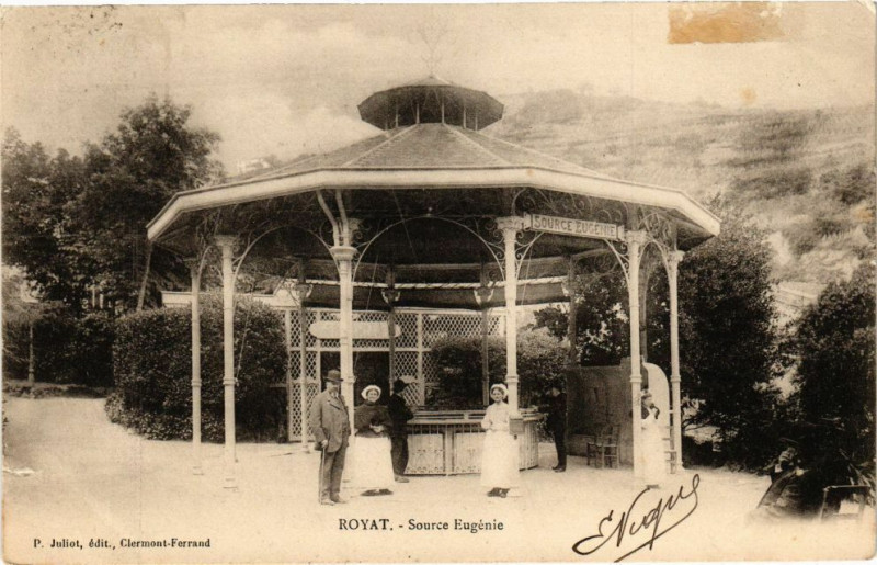 Carte postale ancienne Royat - Source eugenie à Royat