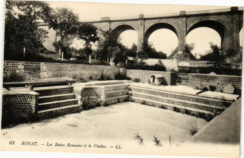 Carte postale ancienne Royat-les-Bains romains et le viaduc à Royat