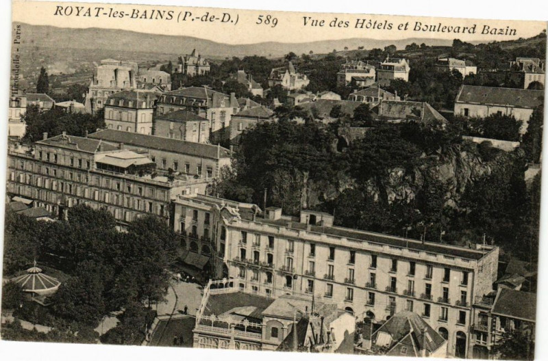 Carte postale ancienne Royat-les-Bains - Vue des hotels et boulevard à Royat