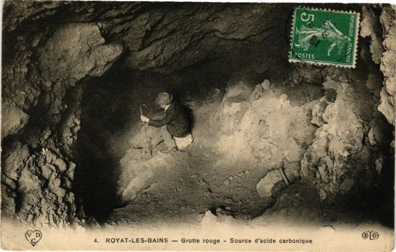 Carte postale ancienne Royat-les-Bains - Grotte rouge à Royat