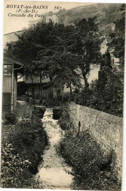 Carte postale ancienne Royat-les-Bains - Cascade du parc à Royat