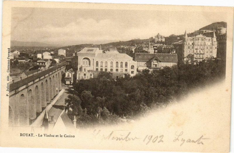 Carte postale ancienne Royat - Le viaduc et le casino à Royat