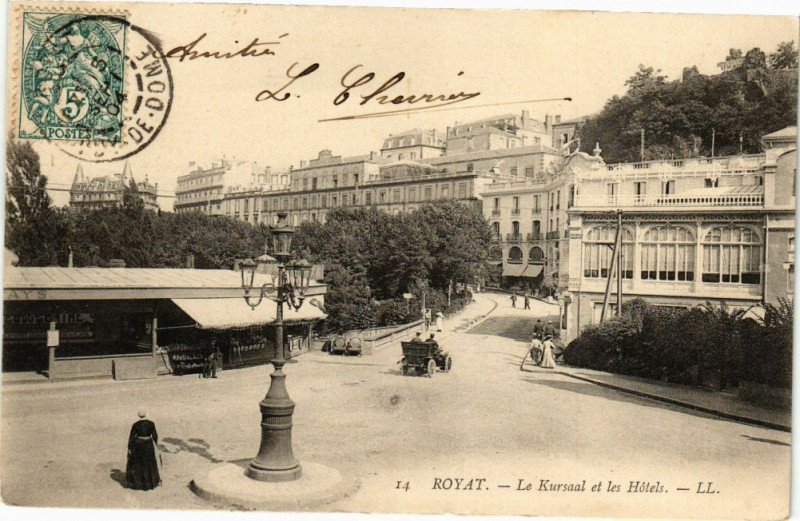 Carte postale ancienne Royat - Le Kursaal et les hotels à Royat