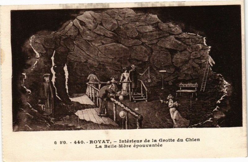 Carte postale ancienne Royat - Interieure de la Grotte du chien à Royat