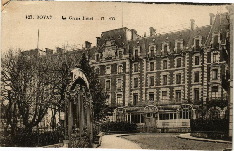 Carte postale ancienne Royat - Grand hotel à Royat