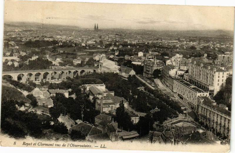 Carte postale ancienne Royat et Clermont vus de l'observatoire à Royat