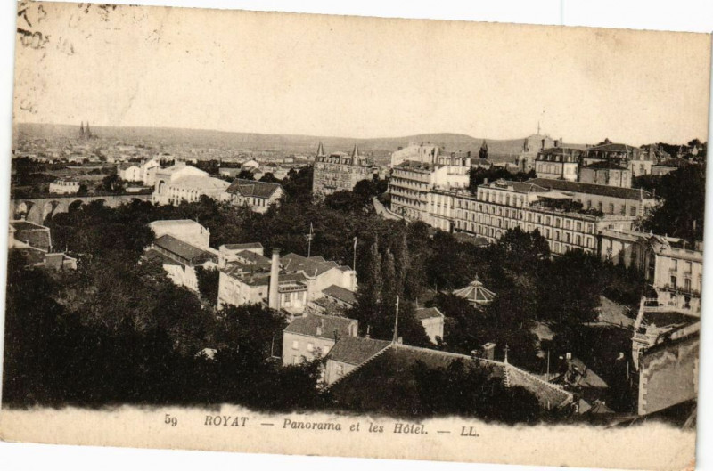 Carte postale ancienne Royat - Panorama et les hotel à Royat