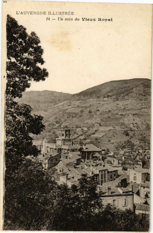 Carte postale ancienne L'Auvergne Illustrée - Un coin du vieux Royat à Royat