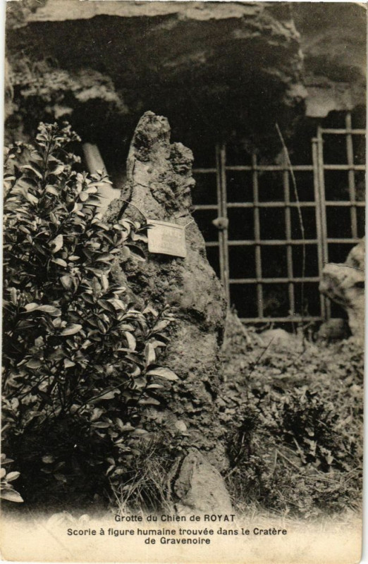Carte postale ancienne Grotte du chien de Royat à Royat