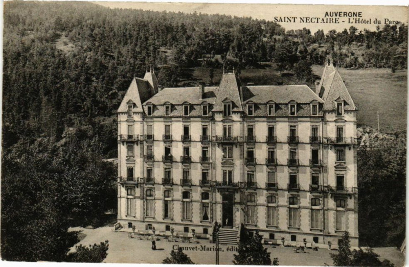 Carte postale ancienne Saint-Nectaire - L'hotel du parc à Saint-Nectaire