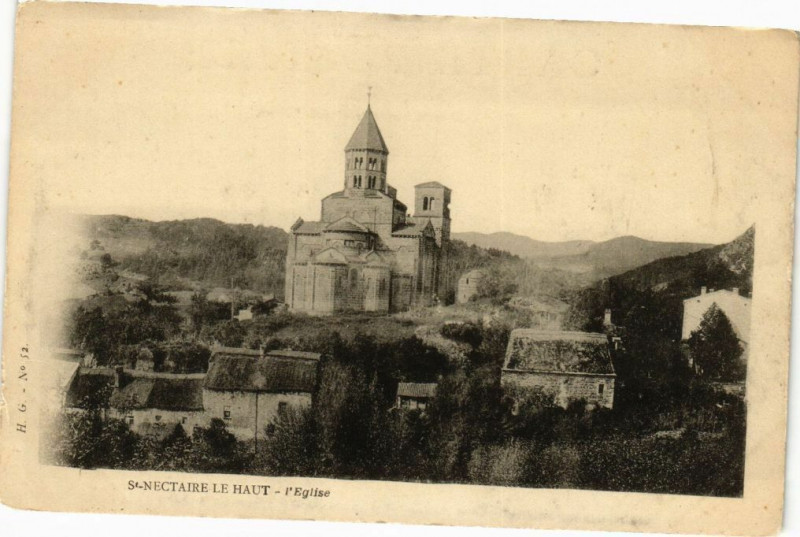 Carte postale ancienne Saint-Nectaire-le-Haut - L'Eglise à Saint-Nectaire