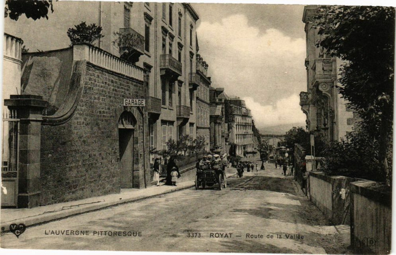 Carte postale ancienne Royat - Route de la Vallée à Royat