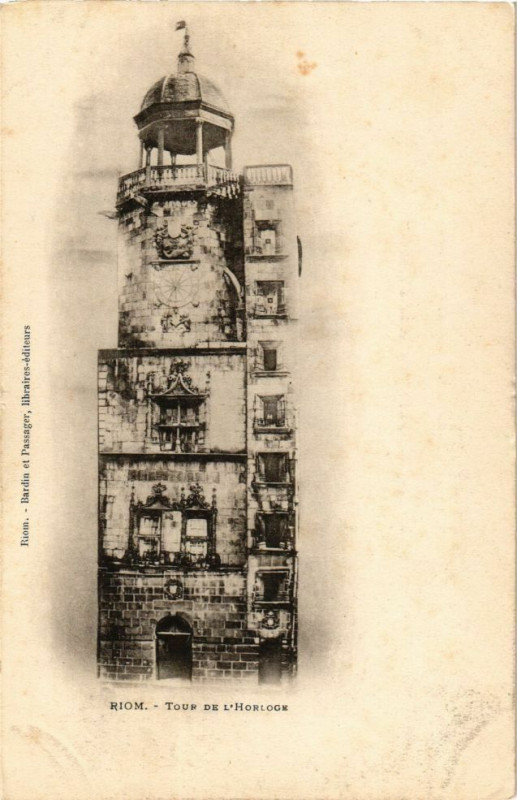 Carte postale ancienne Riom - Tour de l'horloge à Riom