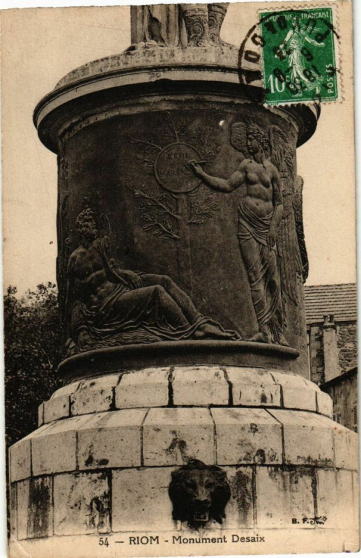 Carte postale ancienne Riom - Monument desaix à Riom