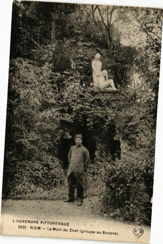 Carte postale ancienne Riom - La mort du chef à Riom
