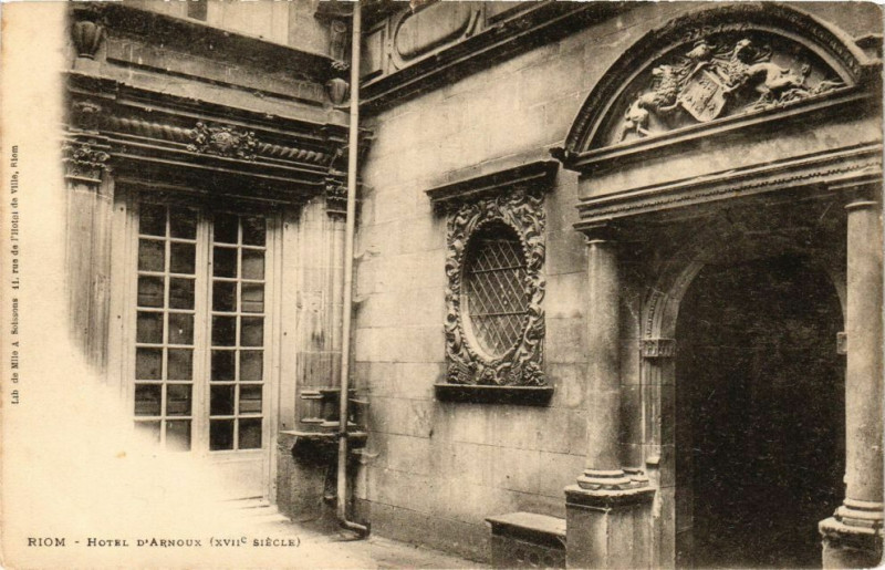 Carte postale ancienne Riom - Hotel d'arnoux à Riom