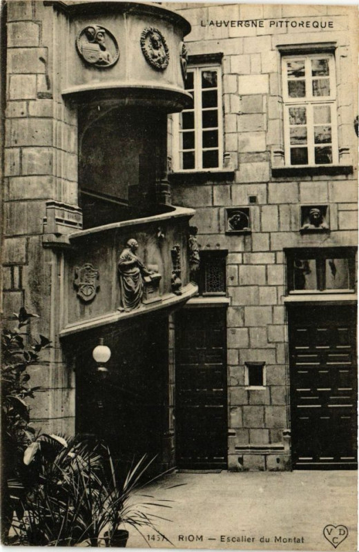 Carte postale ancienne Riom - Escalier du montat à Riom