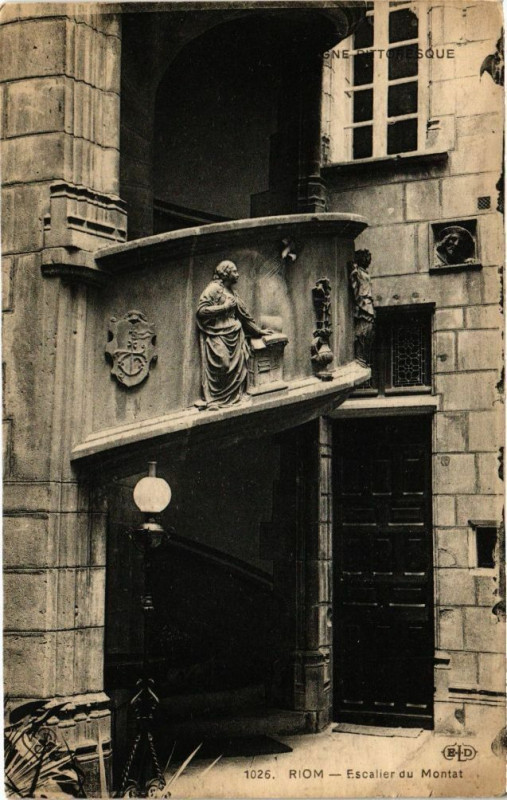Carte postale ancienne Riom - Escalier du montat à Riom
