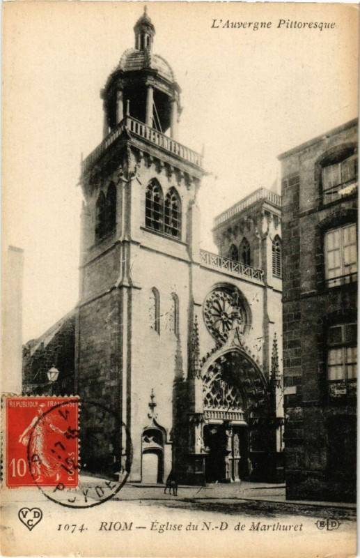 Carte postale ancienne Riom - Eglise du n.d à Riom