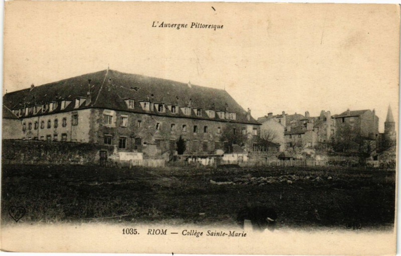 Carte postale ancienne Riom - College Ste-Marie à Riom