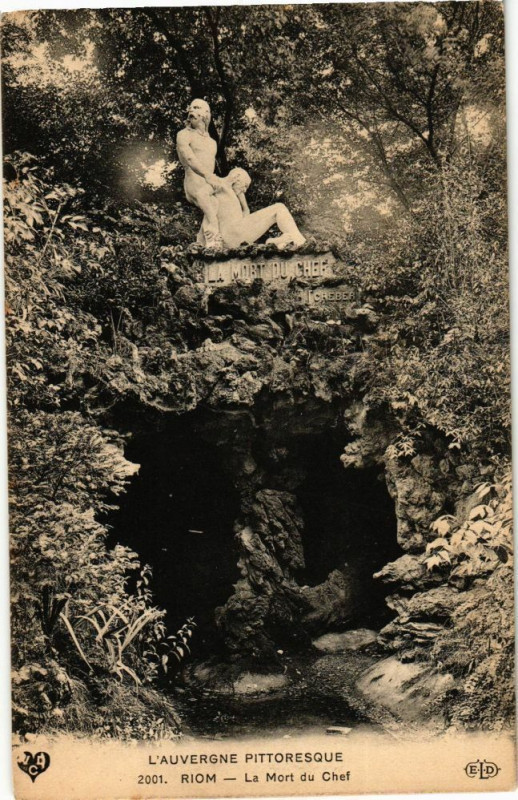 Carte postale ancienne Riom - La mort du chef à Riom