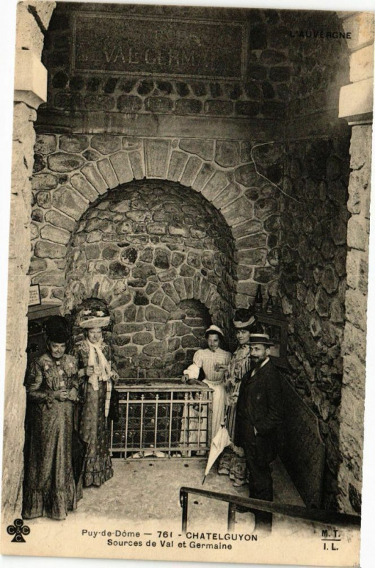 Carte postale ancienne Puy-de-Dome - Chatel-Guyon - Sources de Val et Germaine à Châtel-Guyon