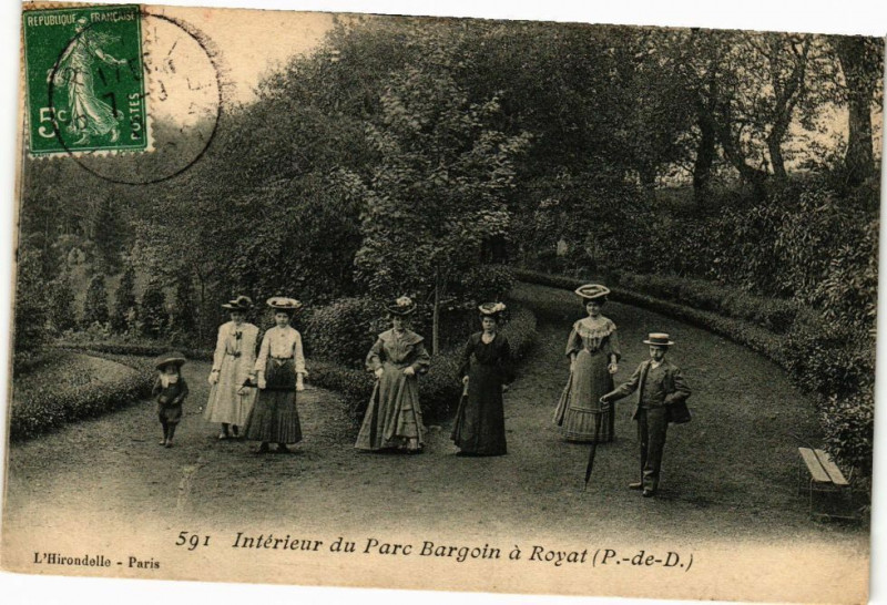 Carte postale ancienne Interieur du parc bargoin a Royat à Royat