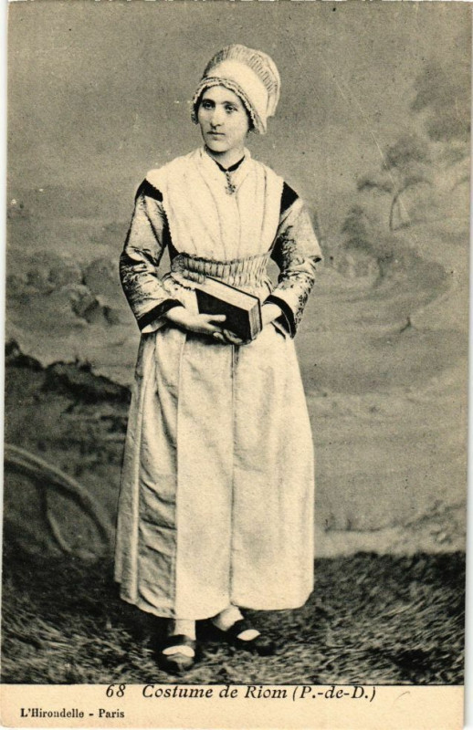 Carte postale ancienne Costume de Riom à Riom