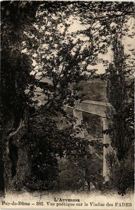 Carte postale ancienne L'Auvergne - Puy-de-Dome - Vue poetique sur le Viaduc des Fades