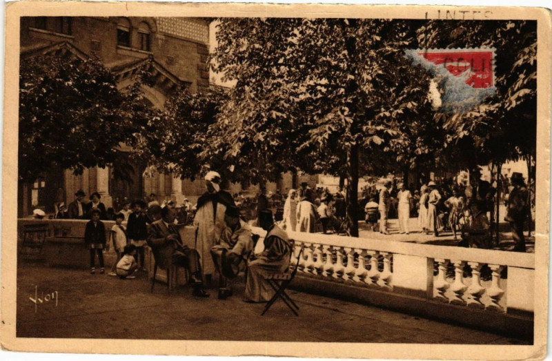 Carte postale ancienne Chatel-Guyon (P.-de-D.) - Les Grands THERMes à Châtel-Guyon