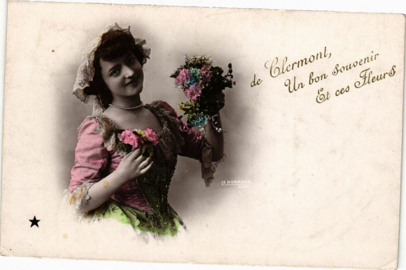 Carte postale ancienne Le Clermont Un bon Souvenir Et ces Fleurs