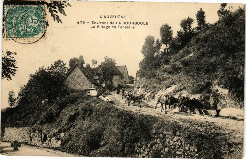 Carte postale ancienne Env. de La Bourboule - Le Village de Fenestre à La Bourboule