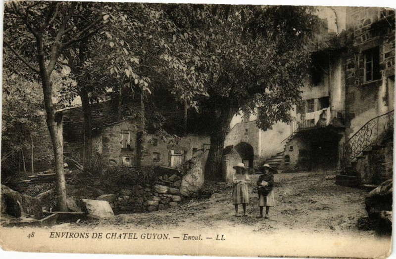 Carte postale ancienne Env. de Chatel-Guyon - Enval à Châtel-Guyon