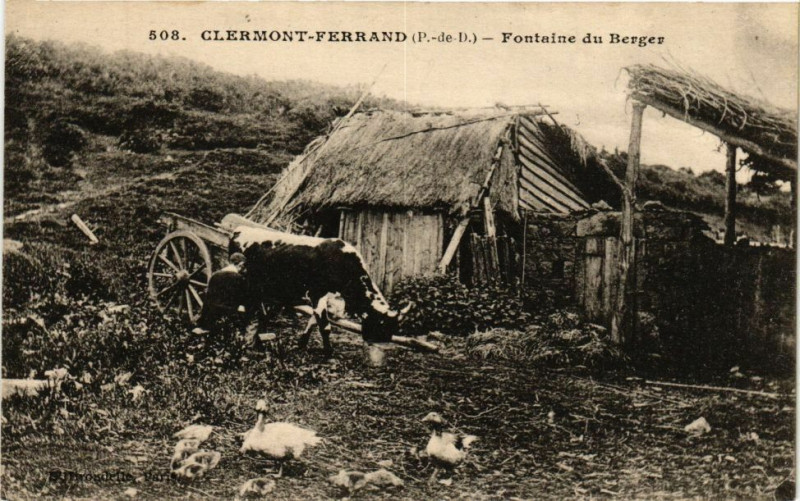Carte postale ancienne Clermont-Ferrand (P.-de-D.) - Fontaine du Berges à Clermont-Ferrand